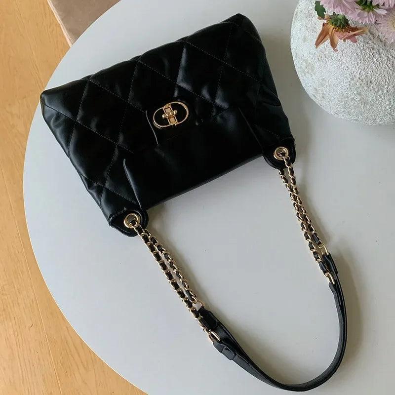 Bolsa LuxeBelle™ com Detalhes Acolchoados / Elegância e Sofisticação em Cada Detalhe!